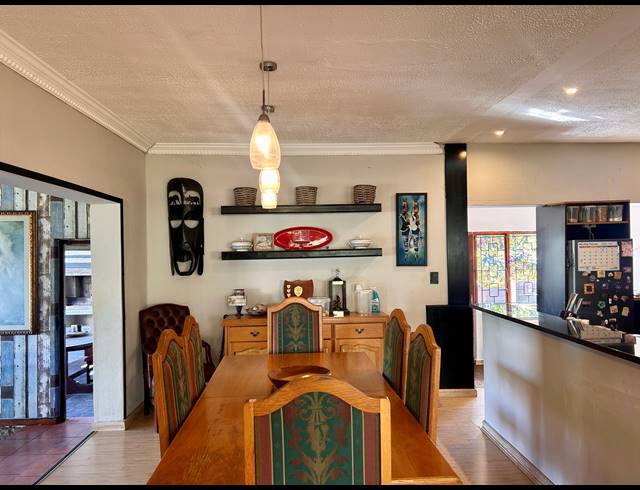 4 BEDROOM HOUSE FOR SALE IN SHEFFIELD BEACH